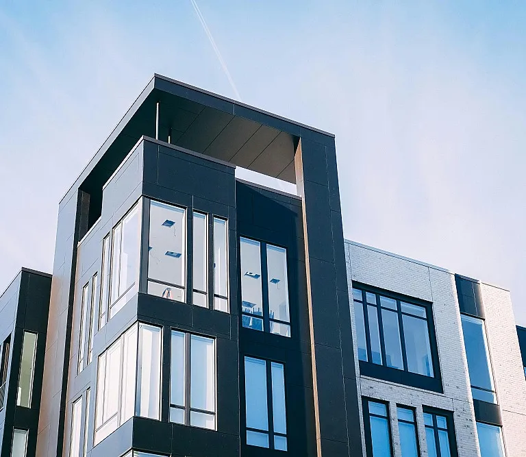Investir dans un appartement à rénover à Sète : opportunités et défis