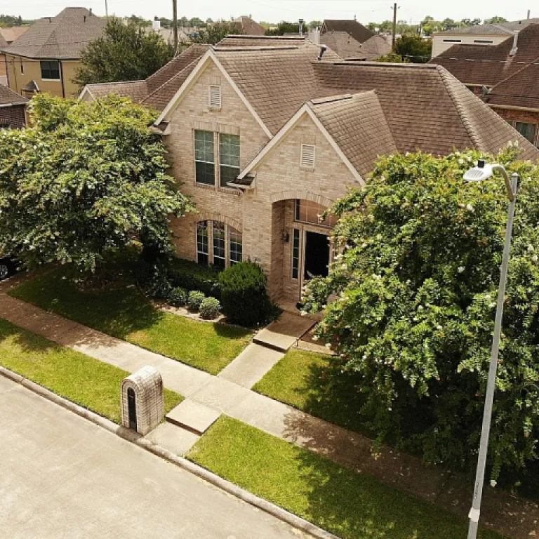 Comment intégrer un bureau ancien brocante dans son intérieur